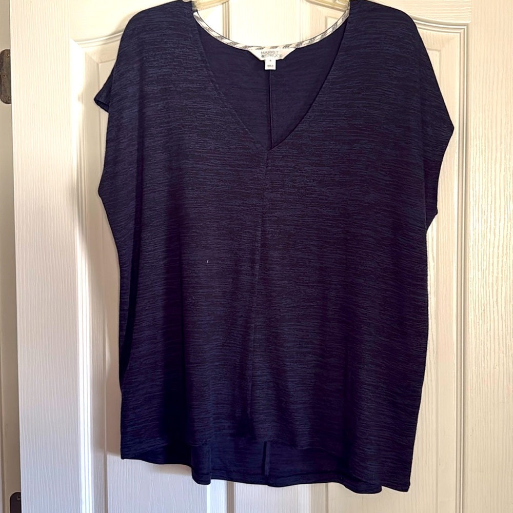 Women’s XL navy top
Market & Spruce